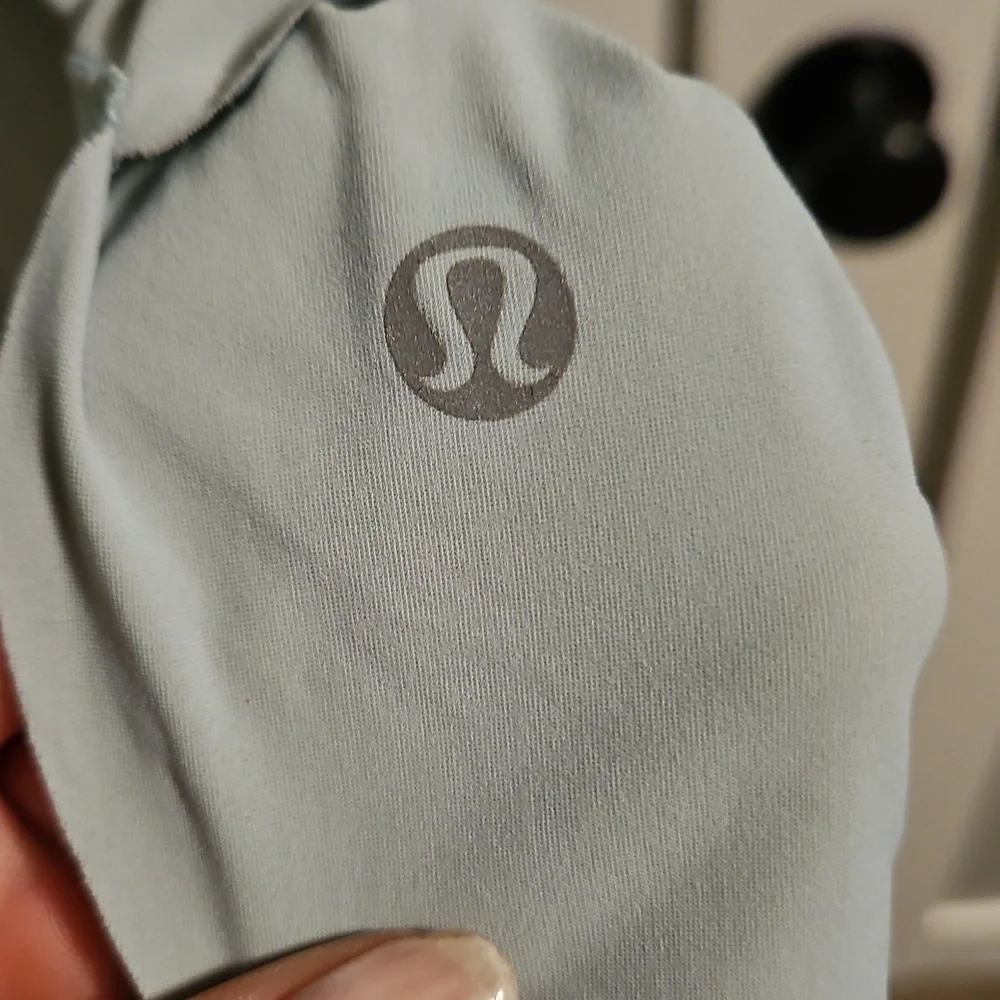 Lululemon Women's water bound Light Blue Sleeveless Top - Picture 4 of 5